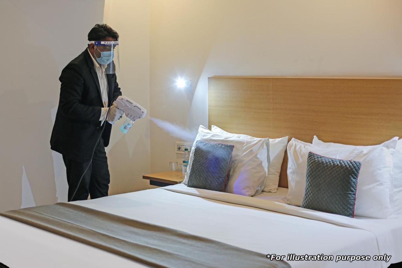 Vaccinated Staff- Oyo Townhouse 105 Khar West Station Hotel Mumbai Exterior photo