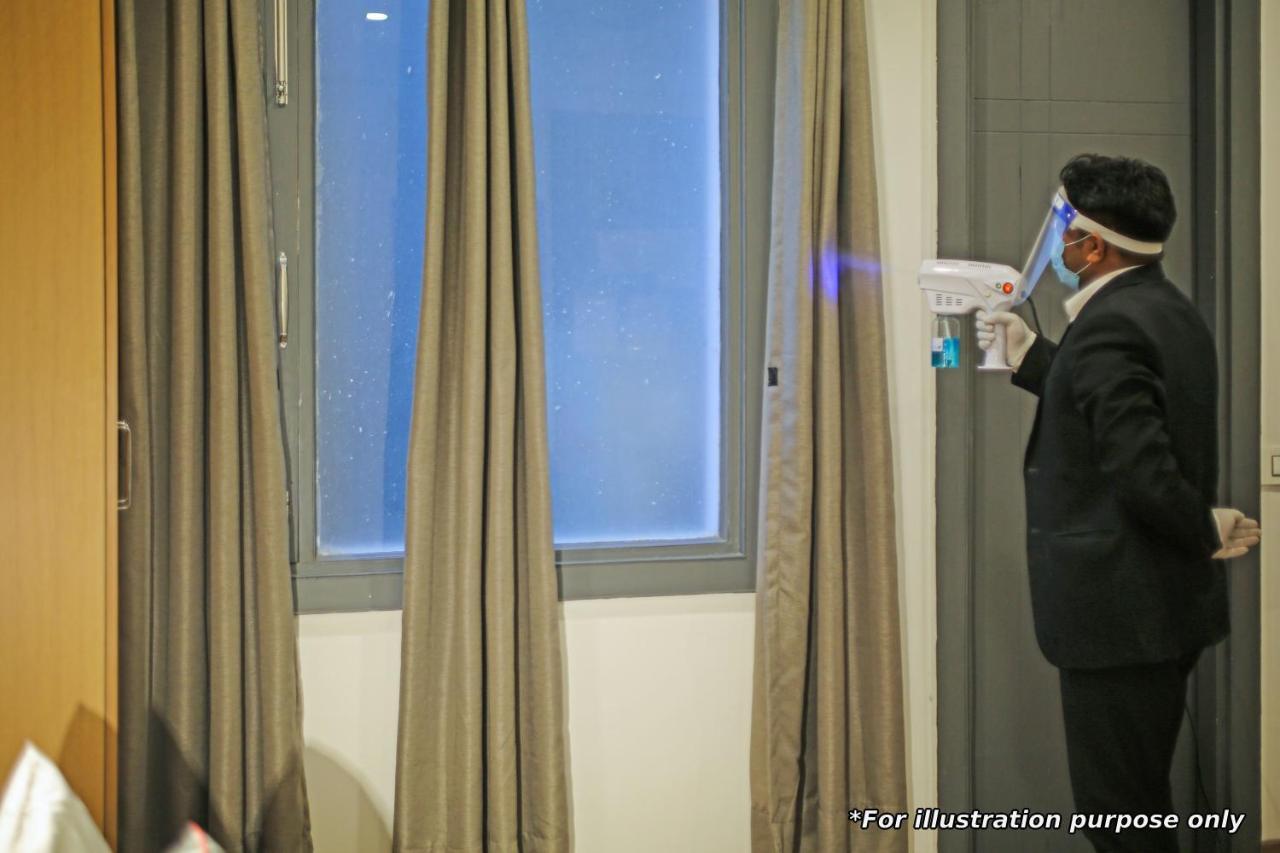 Vaccinated Staff- Oyo Townhouse 105 Khar West Station Hotel Mumbai Exterior photo