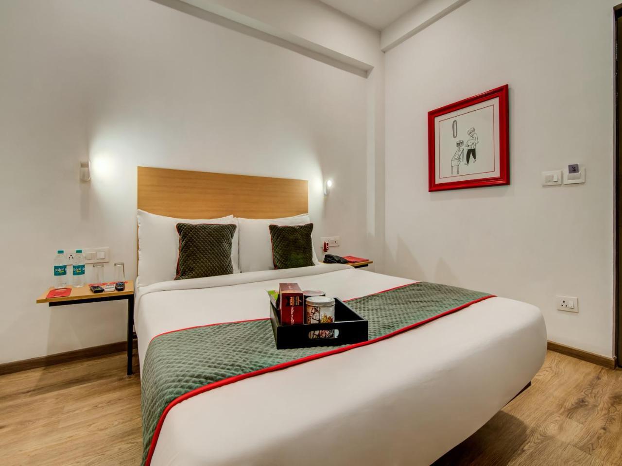 Vaccinated Staff- Oyo Townhouse 105 Khar West Station Hotel Mumbai Exterior photo