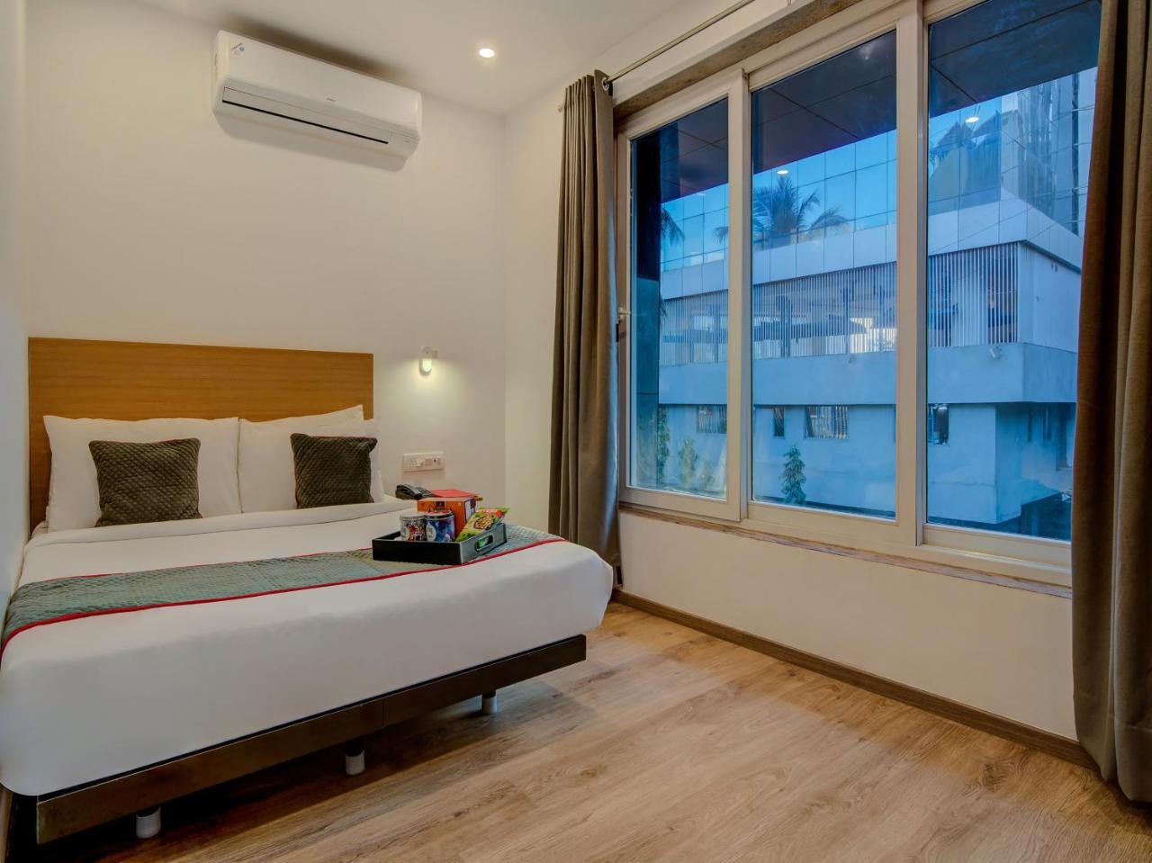 Vaccinated Staff- Oyo Townhouse 105 Khar West Station Hotel Mumbai Exterior photo