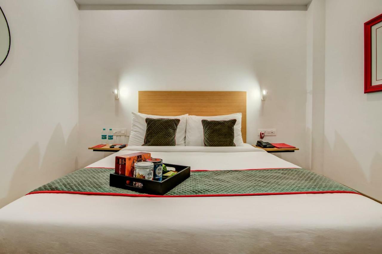 Vaccinated Staff- Oyo Townhouse 105 Khar West Station Hotel Mumbai Exterior photo