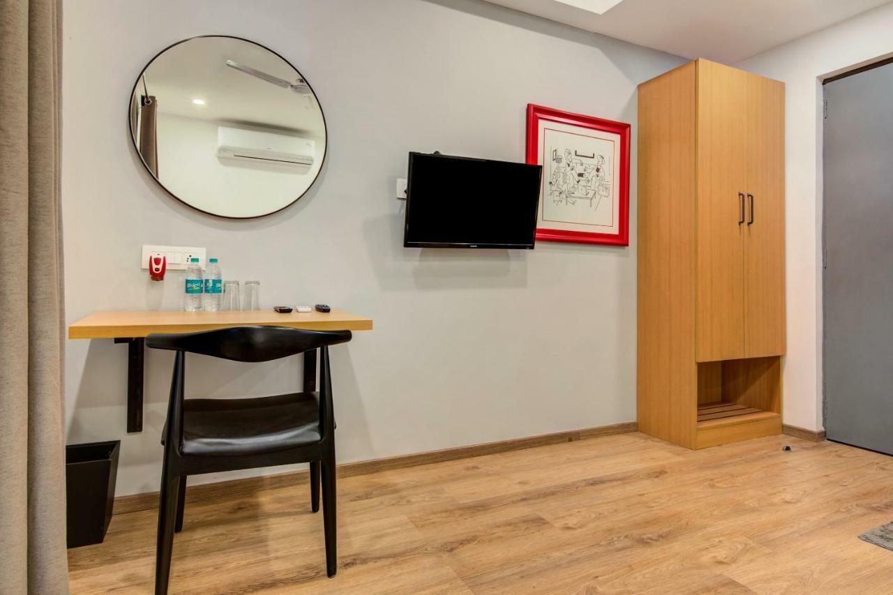 Vaccinated Staff- Oyo Townhouse 105 Khar West Station Hotel Mumbai Exterior photo